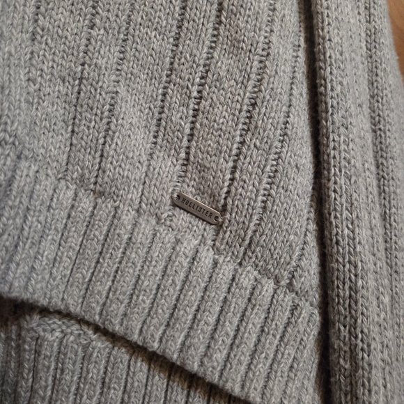 Hollister Light Gray Women's Crew Neck Sweater - Picture 4 of 4
